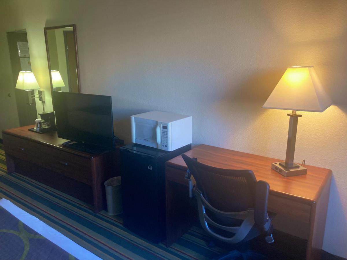 Super 8 By Wyndham Windsor Hotel Luaran gambar