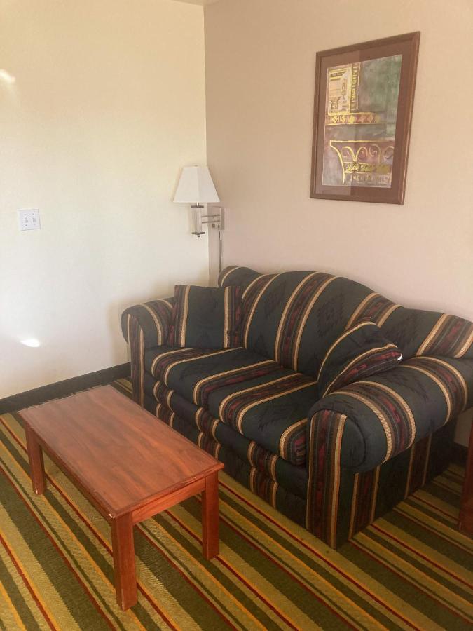 Super 8 By Wyndham Windsor Hotel Luaran gambar