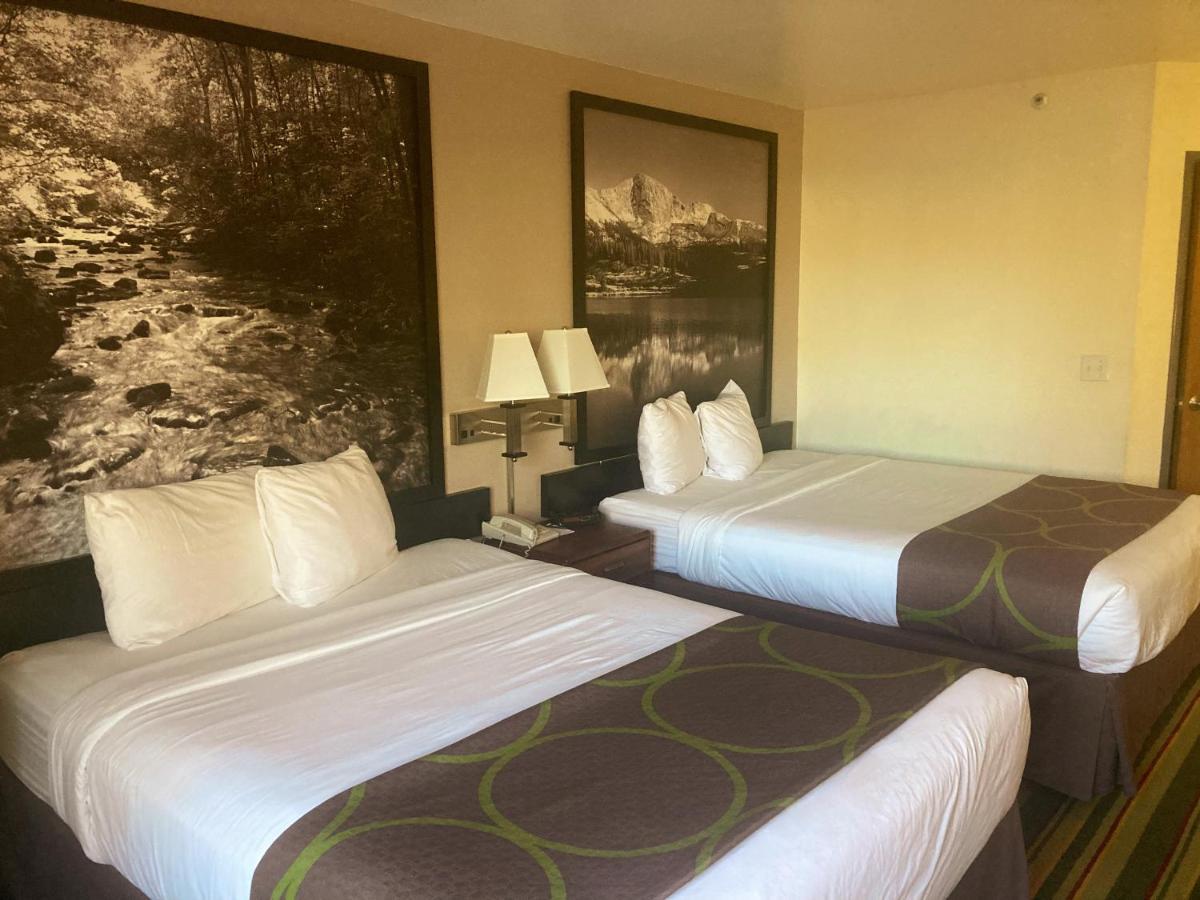 Super 8 By Wyndham Windsor Hotel Luaran gambar