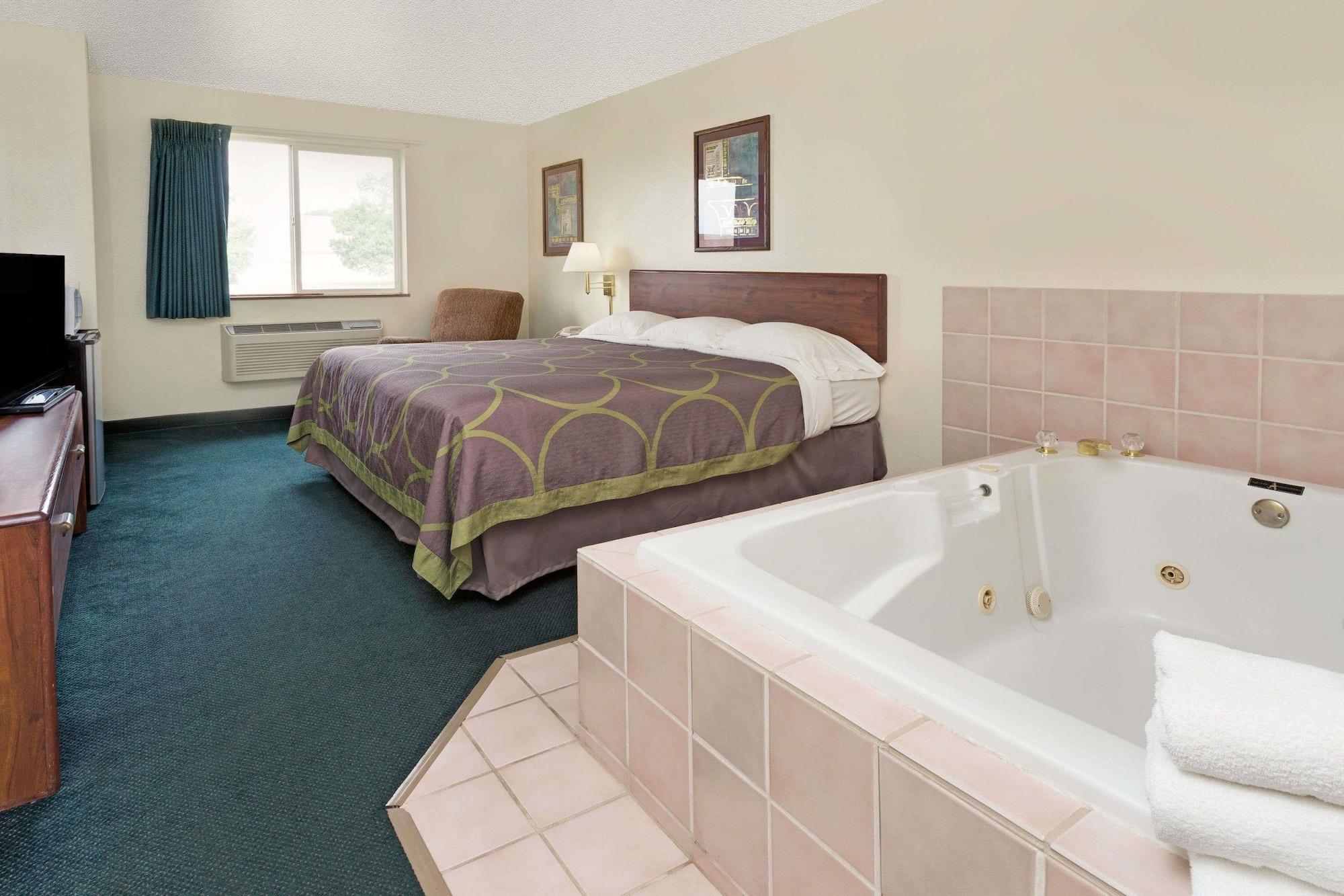 Super 8 By Wyndham Windsor Hotel Luaran gambar