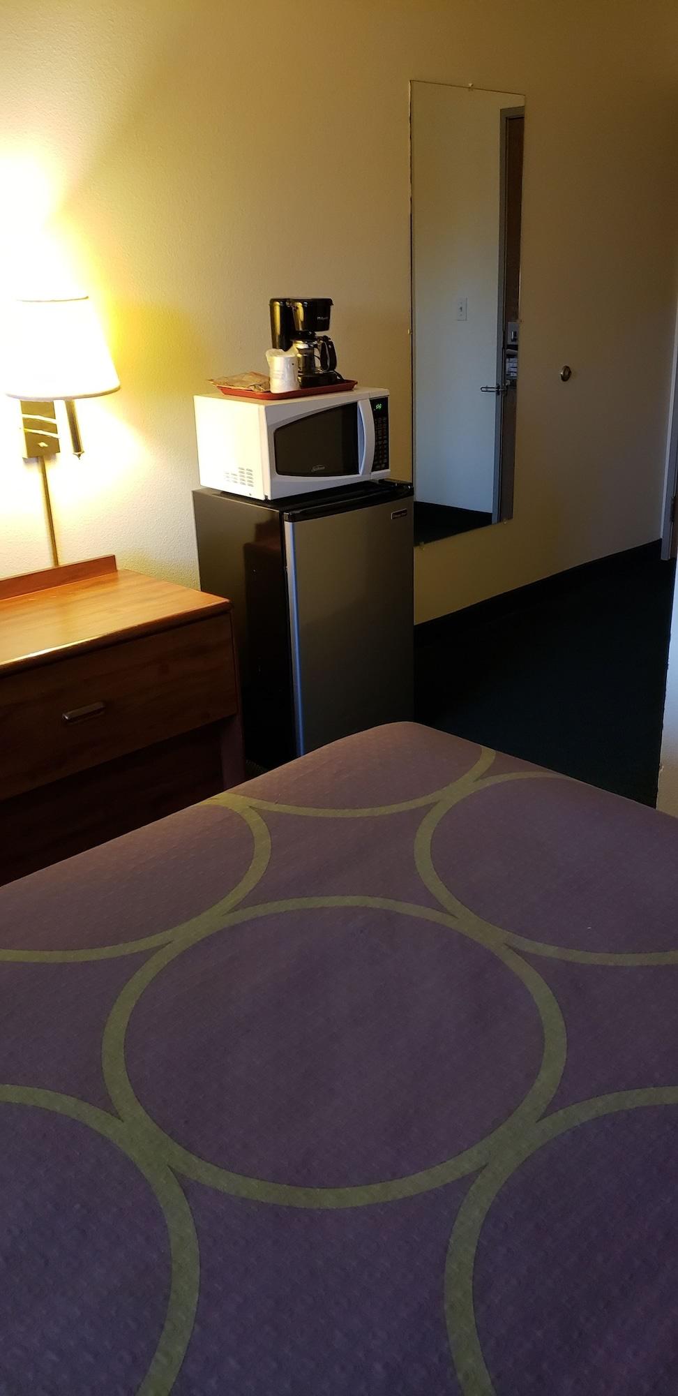 Super 8 By Wyndham Windsor Hotel Luaran gambar