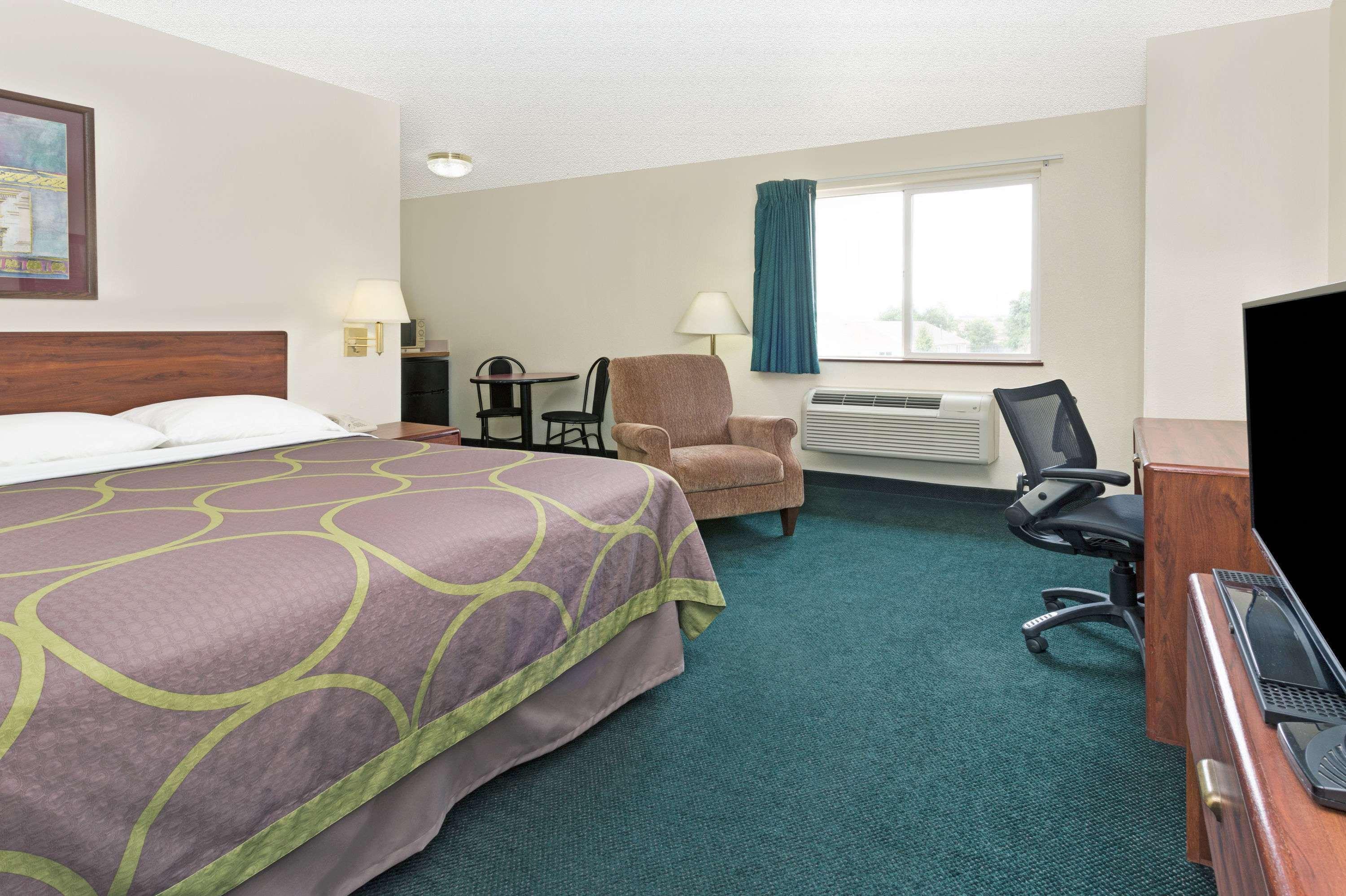 Super 8 By Wyndham Windsor Hotel Luaran gambar