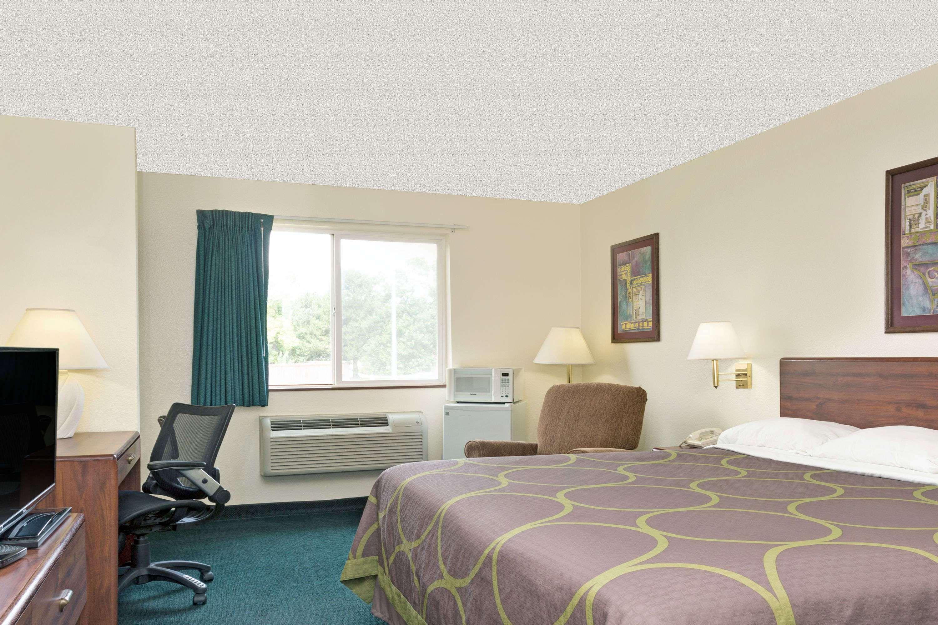 Super 8 By Wyndham Windsor Hotel Luaran gambar