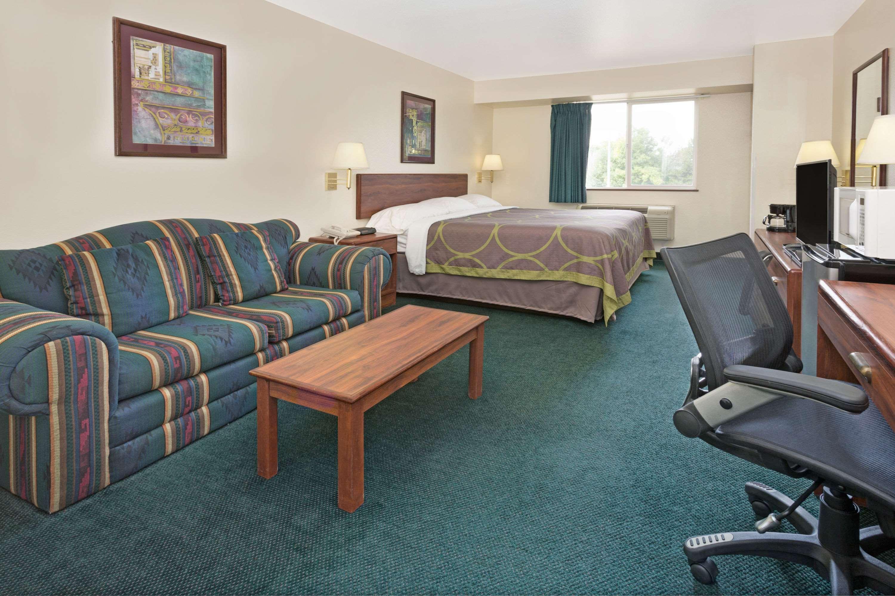 Super 8 By Wyndham Windsor Hotel Luaran gambar